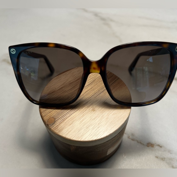 Gucci Womens Sunglasses - Picture 5 of 6